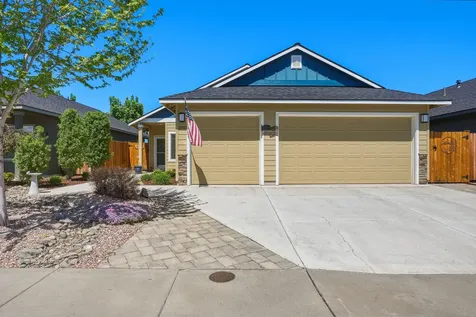 2933 NW Hemlock Lane Redmond OR 97756