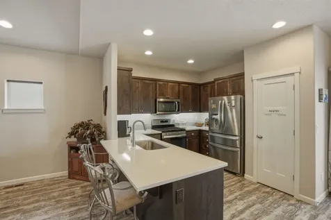 2933 NW Hemlock Lane Redmond OR 97756