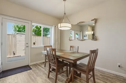 2933 NW Hemlock Lane Redmond OR 97756