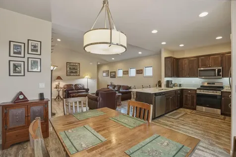 2933 NW Hemlock Lane Redmond OR 97756