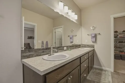 2933 NW Hemlock Lane Redmond OR 97756