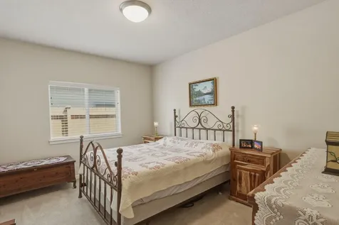 2933 NW Hemlock Lane Redmond OR 97756
