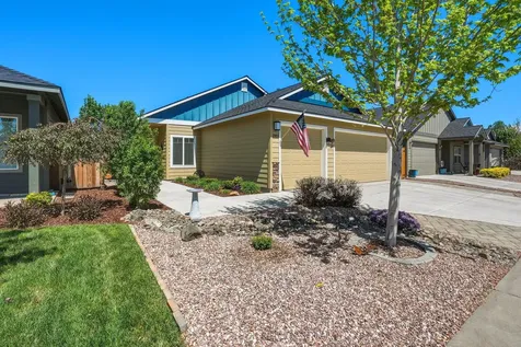 2933 NW Hemlock Lane Redmond OR 97756