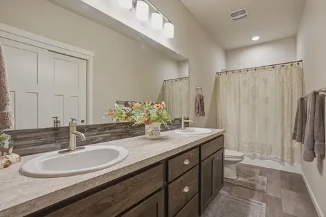 2933 NW Hemlock Lane Redmond OR 97756