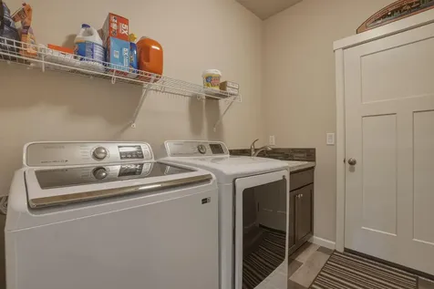 2933 NW Hemlock Lane Redmond OR 97756