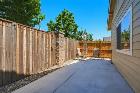 2933 NW Hemlock Lane Redmond OR 97756