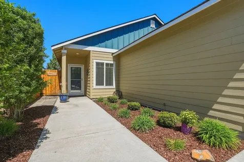 2933 NW Hemlock Lane Redmond OR 97756