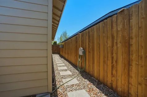 2933 NW Hemlock Lane Redmond OR 97756