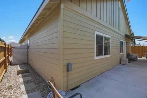 2933 NW Hemlock Lane Redmond OR 97756