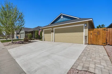 2933 NW Hemlock Lane Redmond OR 97756