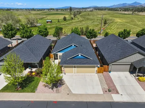 2933 NW Hemlock Lane Redmond OR 97756