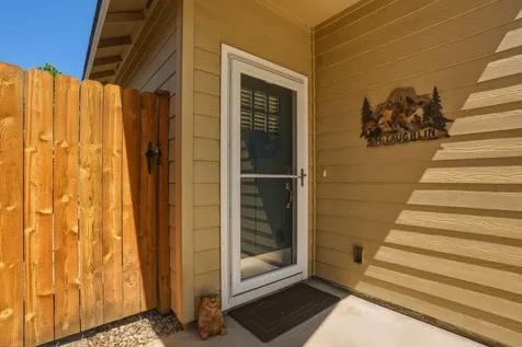 2933 NW Hemlock Lane Redmond OR 97756