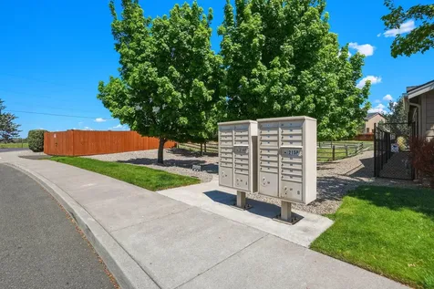 2933 NW Hemlock Lane Redmond OR 97756