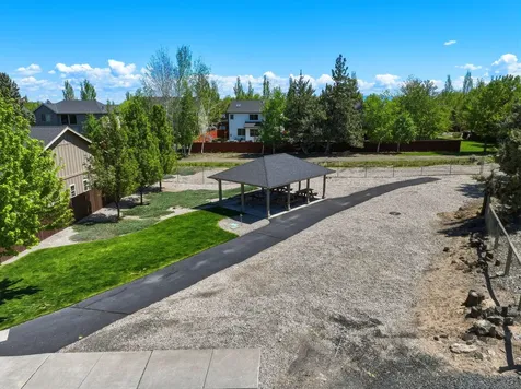 2933 NW Hemlock Lane Redmond OR 97756
