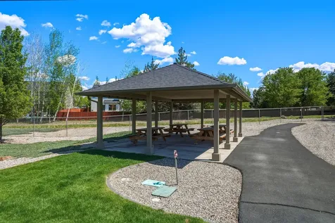 2933 NW Hemlock Lane Redmond OR 97756