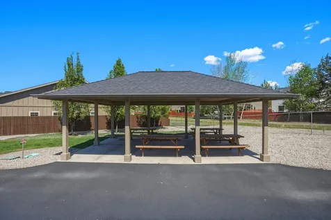 2933 NW Hemlock Lane Redmond OR 97756