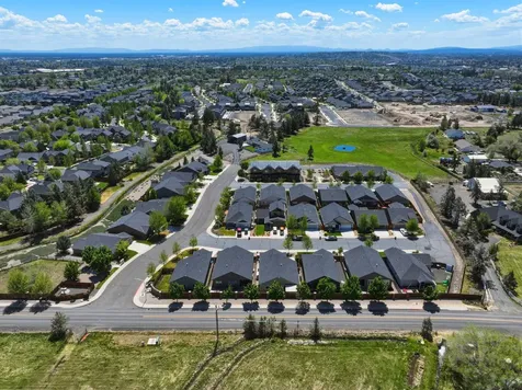 2933 NW Hemlock Lane Redmond OR 97756