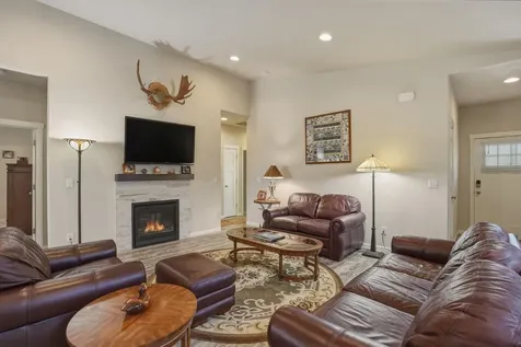 2933 NW Hemlock Lane Redmond OR 97756