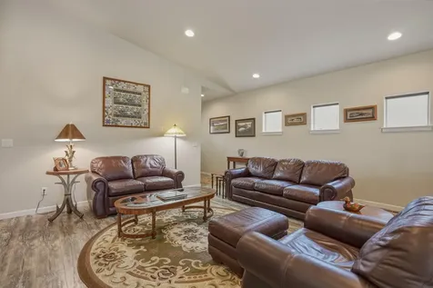 2933 NW Hemlock Lane Redmond OR 97756