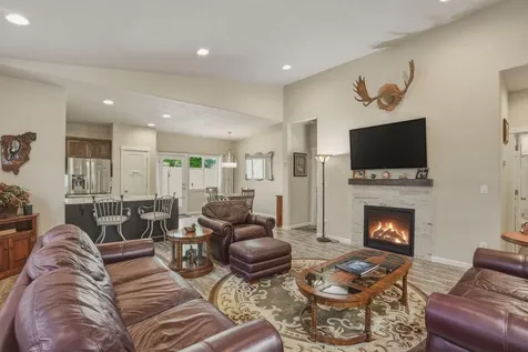2933 NW Hemlock Lane Redmond OR 97756