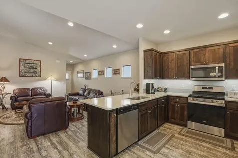2933 NW Hemlock Lane Redmond OR 97756