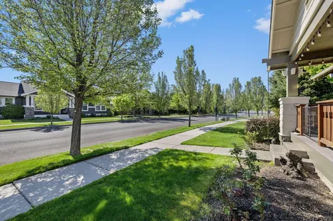 869 NW Rimrock Drive Redmond OR 97756