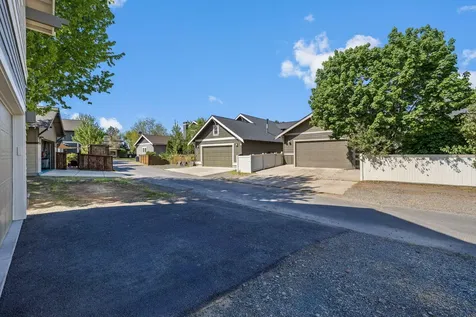 869 NW Rimrock Drive Redmond OR 97756