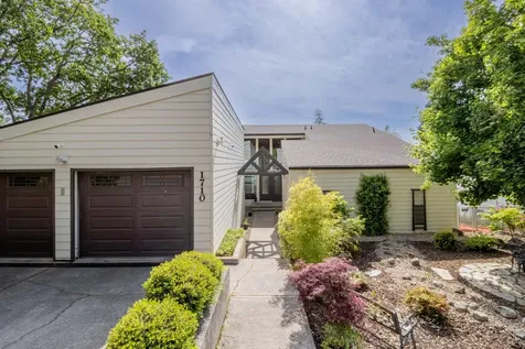 1710 NE Hillcrest Lane Grants Pass OR 97526