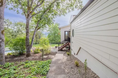 1710 NE Hillcrest Lane Grants Pass OR 97526