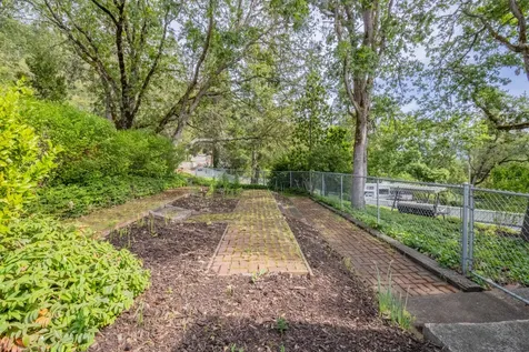 1710 NE Hillcrest Lane Grants Pass OR 97526