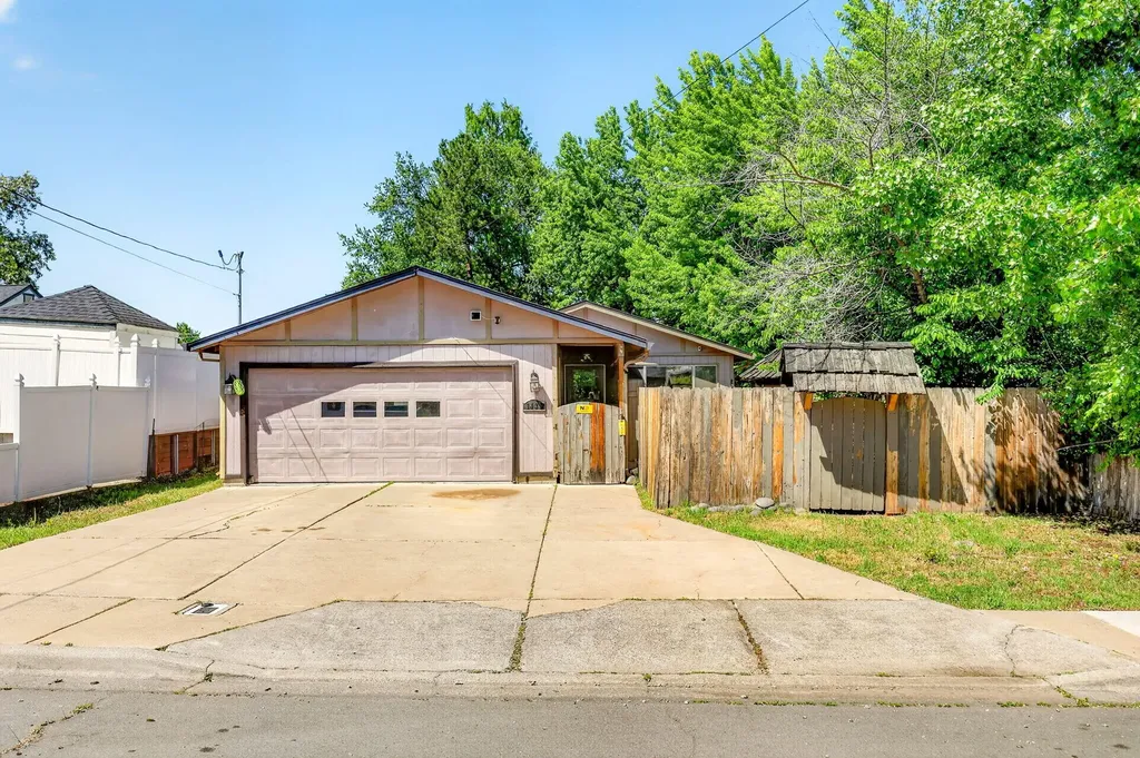 1425 Lawnridge Street Medford OR 97504