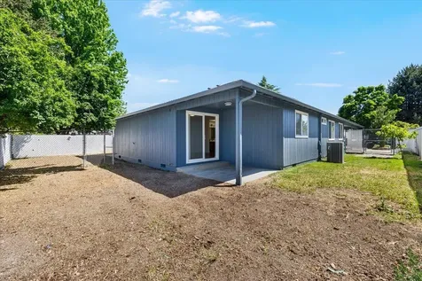 783 Columbine Way Central Point OR 97502