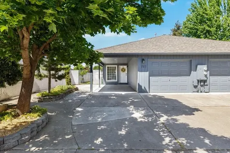 783 Columbine Way Central Point OR 97502