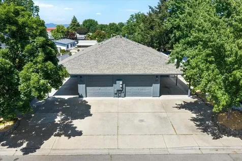783 Columbine Way Central Point OR 97502