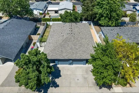 783 Columbine Way Central Point OR 97502