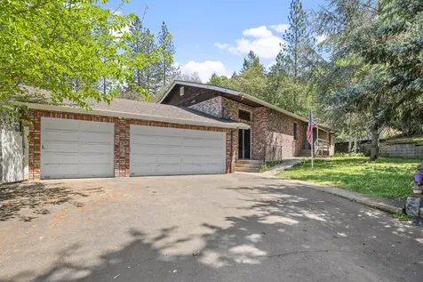 301 Red Spur Drive Grants Pass OR 97527
