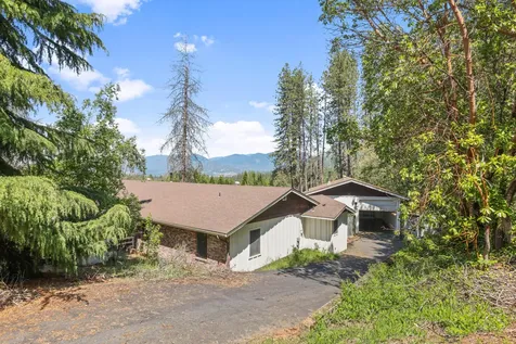 301 Red Spur Drive Grants Pass OR 97527