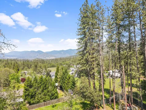 301 Red Spur Drive Grants Pass OR 97527