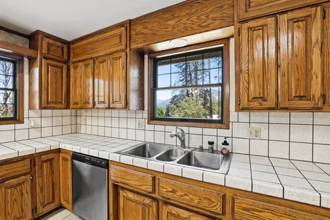 301 Red Spur Drive Grants Pass OR 97527