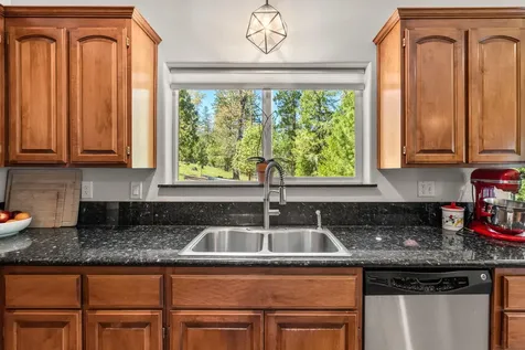 2295 W Evans Creek Road Rogue River OR 97537