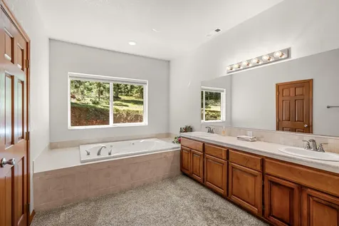 2295 W Evans Creek Road Rogue River OR 97537
