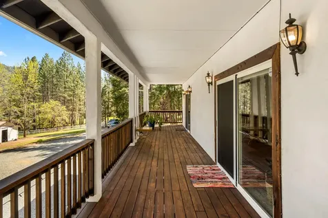 2295 W Evans Creek Road Rogue River OR 97537