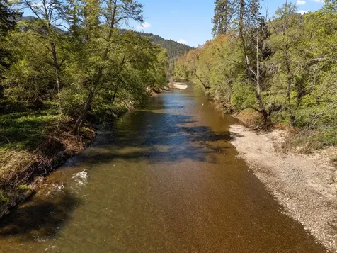 2295 W Evans Creek Road Rogue River OR 97537