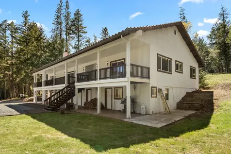 2295 W Evans Creek Road Rogue River OR 97537