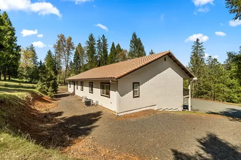2295 W Evans Creek Road Rogue River OR 97537