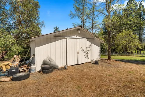 2295 W Evans Creek Road Rogue River OR 97537