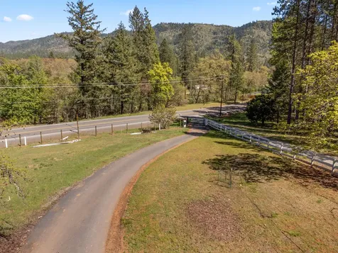 2295 W Evans Creek Road Rogue River OR 97537