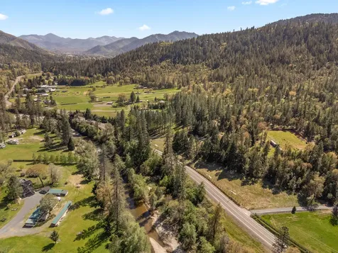 2295 W Evans Creek Road Rogue River OR 97537