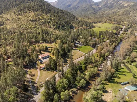 2295 W Evans Creek Road Rogue River OR 97537