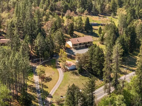 2295 W Evans Creek Road Rogue River OR 97537